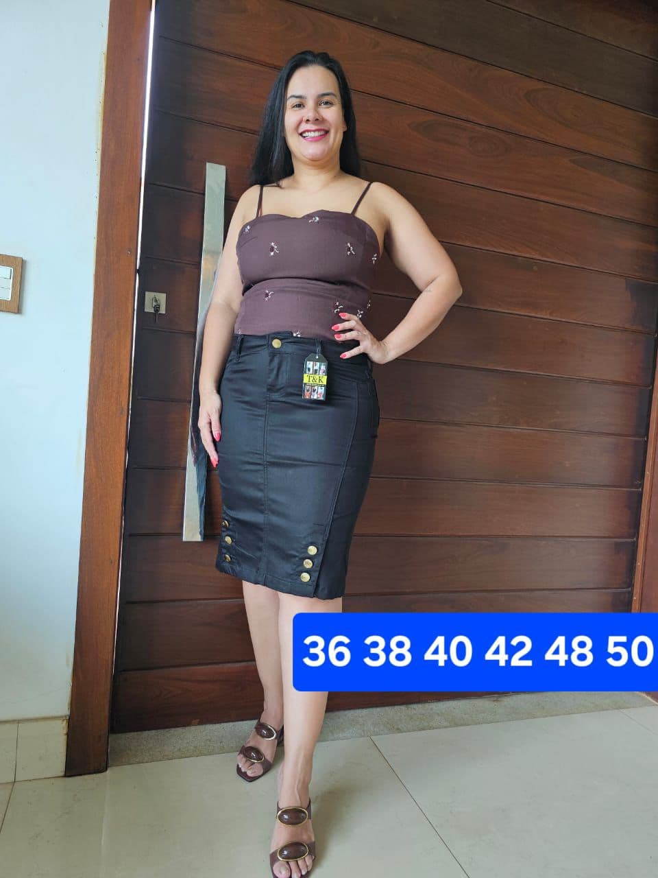 Saia Sarja Midi com Botões e Barra Preta